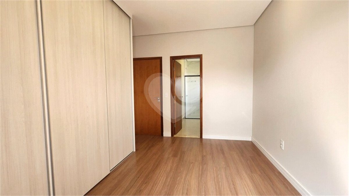 Casa à venda com 3 suítes no condomínio Vita Verdi, Valinhos - SP