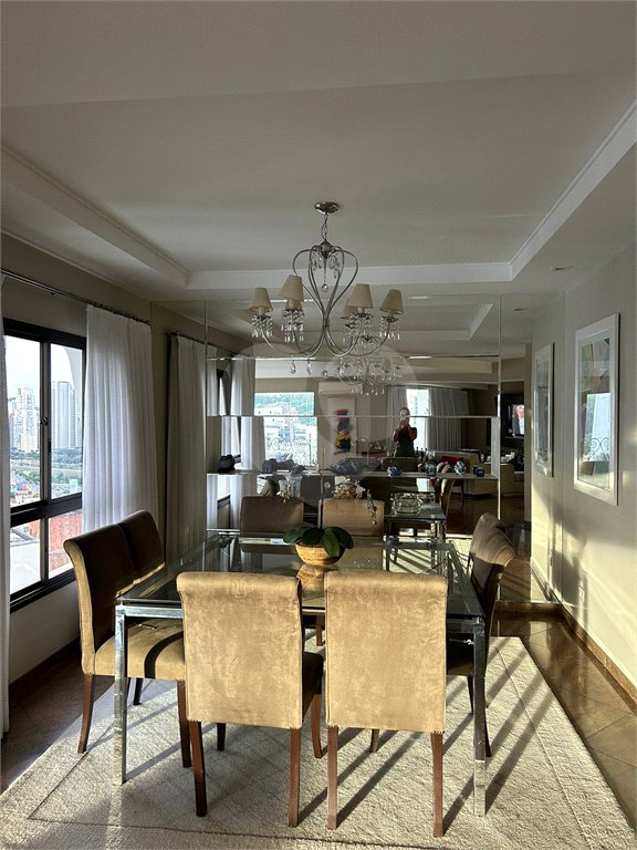 Apartamento à venda com 4 suítes em Real Parque, São Paulo, SP