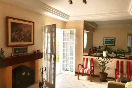 Casa à venda com 4 quartos, sendo 2 suítes,  em Jardim Armênia, Mogi das Cruzes, SP