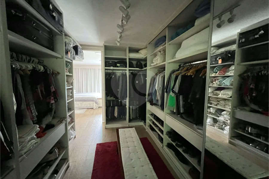 Casa à venda com 6 quartos, sendo 5 suítes, no condomínio Alpes da Cantareira, Mairiporã - SP