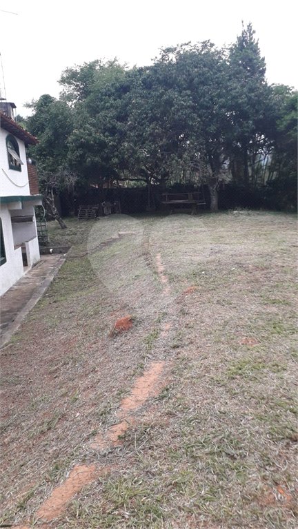 Casa à venda com 3 quartos, sendo 1 suíte, no condomínio Gleba II, Mairiporã - SP