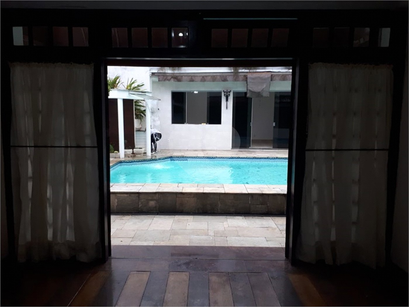 Sobrado à venda com 5 quartos, sendo 3 suítes, em Tremembé, São Paulo, SP