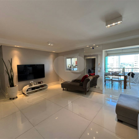 Apartamento à venda com 3 quartos, sendo 1 suíte,  em Santo Amaro, São Paulo, SP