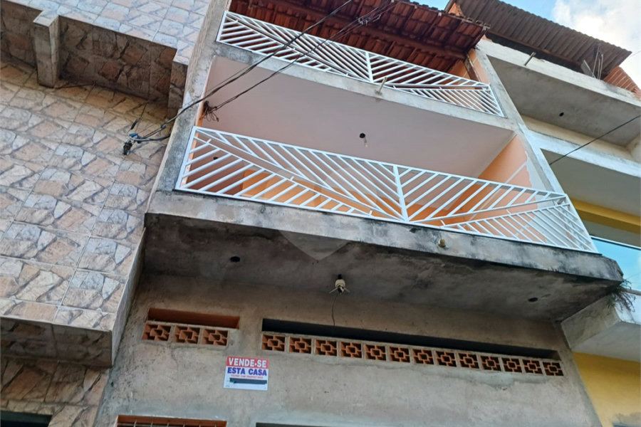 Sobrado à venda com 4 quartos, sendo 1 suíte, em Tremembé, São Paulo, SP