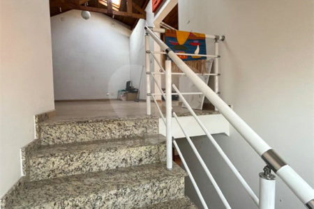 Sobrado à venda com 4 quartos, sendo 1 suíte,  em Vila Cordeiro, São Paulo, SP