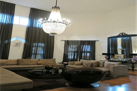 Casa em condomínio à venda com 4 quartos, sendo 3 suítes, em Jardim Vitória Régia, São Paulo, SP
