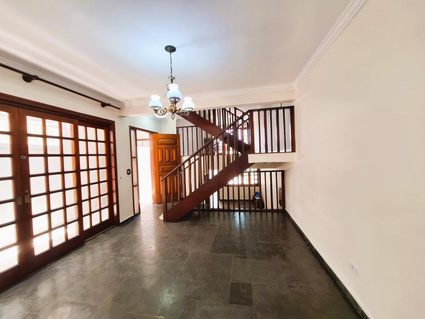Casa à venda com 4 suítes, sendo 1 suíte externa, no Jardim Bonfiglioli, São Paulo - SP