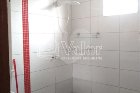Casa Térrea com 3 dormitórios, sendo 1 suíte.