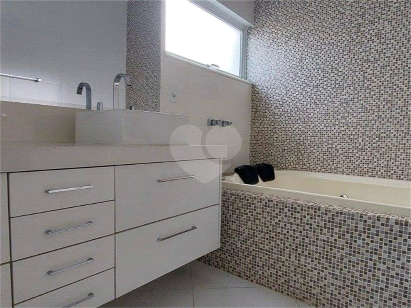 Casa à venda ou para alugar com 3 suítes no condomínio Mont Blanc, Sorocaba - SP
