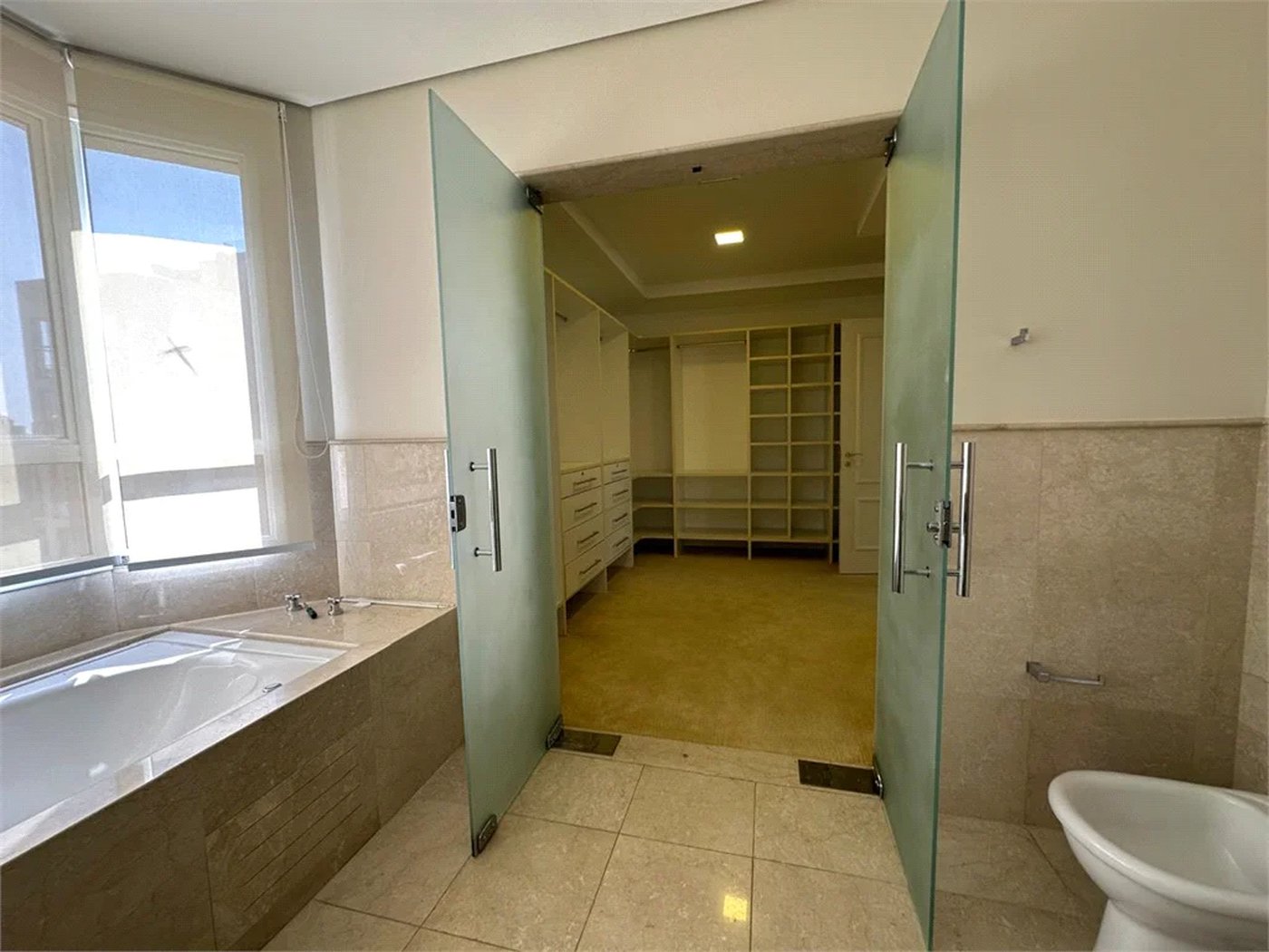 Apartamento para alugar com 4 suítes em Jardim Fonte do Morumbi, São Paulo, SP