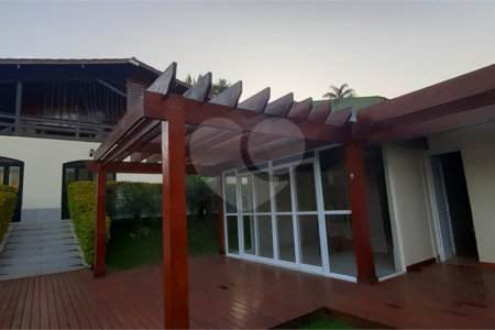 Casa à venda ou para alugar com 5 quartos, sendo 1 suíte, no Centro, Bom Jesus dos Perdões, SP