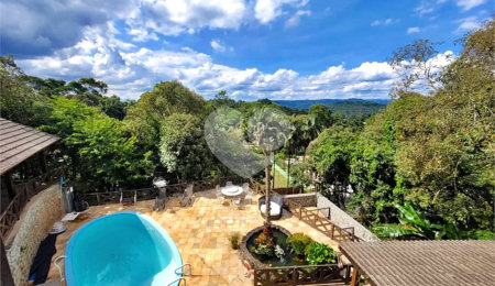 Casa à venda com 3 suítes no condomínio Cantareira, Mairiporã - SP