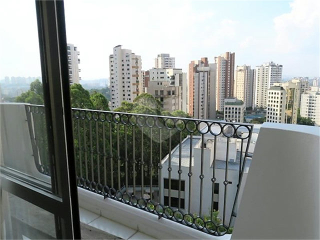 Apartamento à venda ou para alugar com 3 suítes em Morumbi, São Paulo, SP