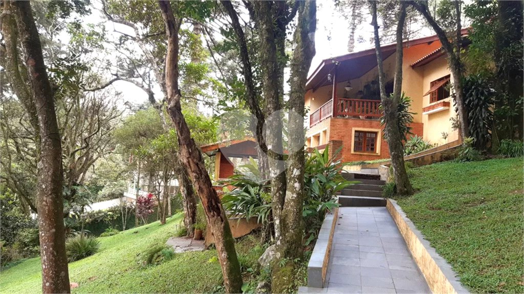 Casa à venda com 3 quartos, sendo 1 suíte, no condomínio Jardim da Monntanha II, Mairiporã - SP