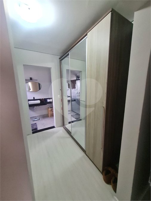 Linda casa em condomínio fechado, unindo conforto, lazer e segurança para você e sua família!