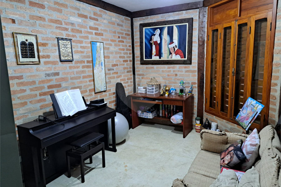 Casa à venda ou para alugar com 3 quartos, sendo 1 suíte,  no condomínio Parque Petrópolis 4 Secção, Mairiporã - SP