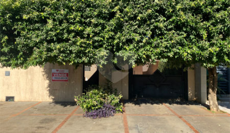 Casa à venda com 3 quartos, sendo 2 suítes,  no Centro, Três Lagoas, MS