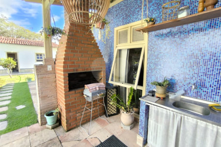 Casa à venda com 4 quartos, sendo 2 suítes, no Centro, Santa Cruz Cabrália, BA
