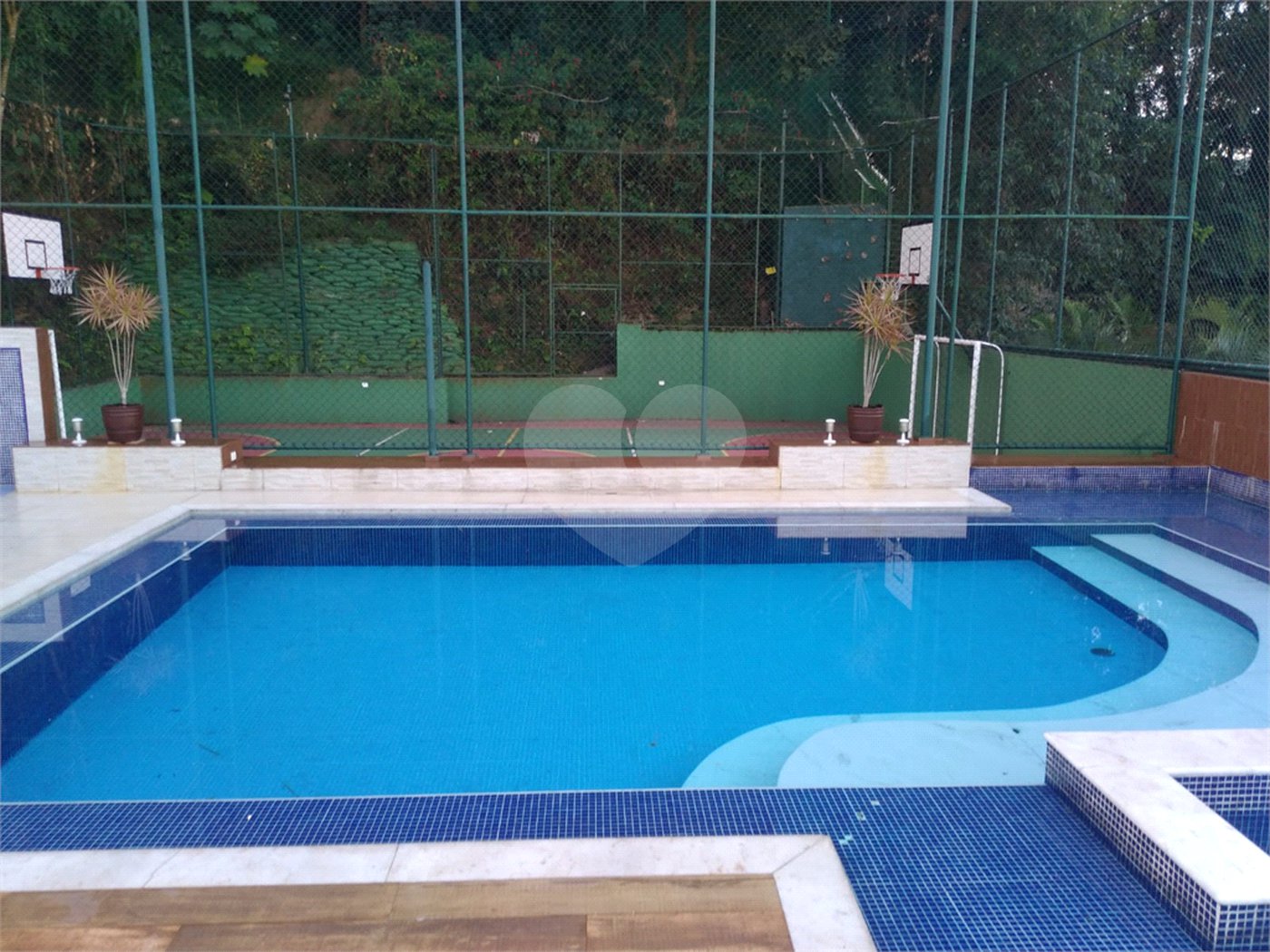 Casa à venda com 4 quartos, sendo 3 suítes, no condomínio Da Serra, São Paulo - SP