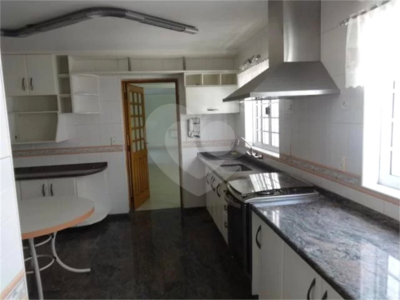 Casa à venda com 4 quartos, sendo 2 suítes, em Horto, São Paulo, SP