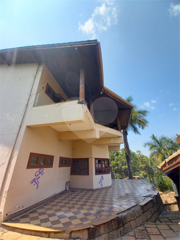 Casa à venda com 14 quartos, sendo 10 suítes, no condomínio Rua do Observatorio 2270, Vinhedo - SP