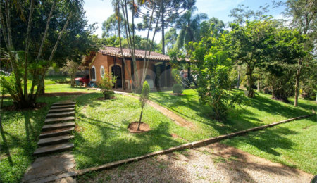 Chácara à venda com 3 quartos, sendo 1 suíte,  em Marmeleiro, São Roque, SP