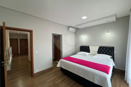 Casa à venda com 4 quartos, sendo 1 suíte,  no condomínio Condomíno Helena Maria, Sorocaba - SP
