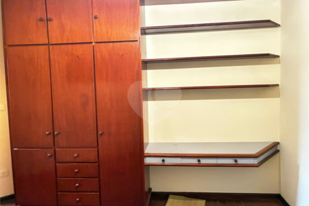 Sobrado para alugar com 4 quartos, sendo 2 suítes,  no Centro, Três Lagoas, MS