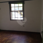 Casa à venda com 4 quartos, sendo 1 suíte, no condomínio Conselheiro Moreira de Barros, São Paulo - SP