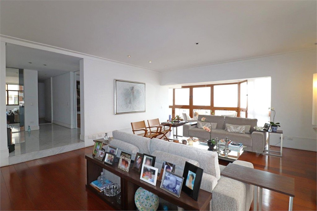 Apartamento à venda com 3 suítes em Vila Suzana, São Paulo, SP
