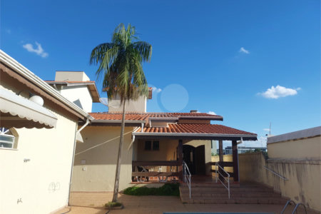 Casa Térrea à venda com 4 quartos, sendo 2 suítes,  em Vila Esperia ou Giglio, Atibaia, SP