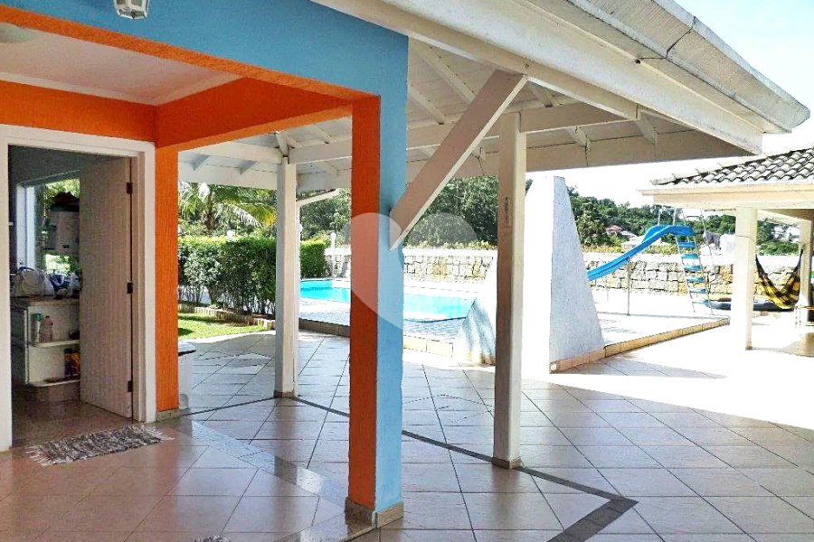 Casa à venda com 6 quartos, sendo 5 suítes,  no condomínio Conjunto Residencial Itaguaçu, São Paulo - SP