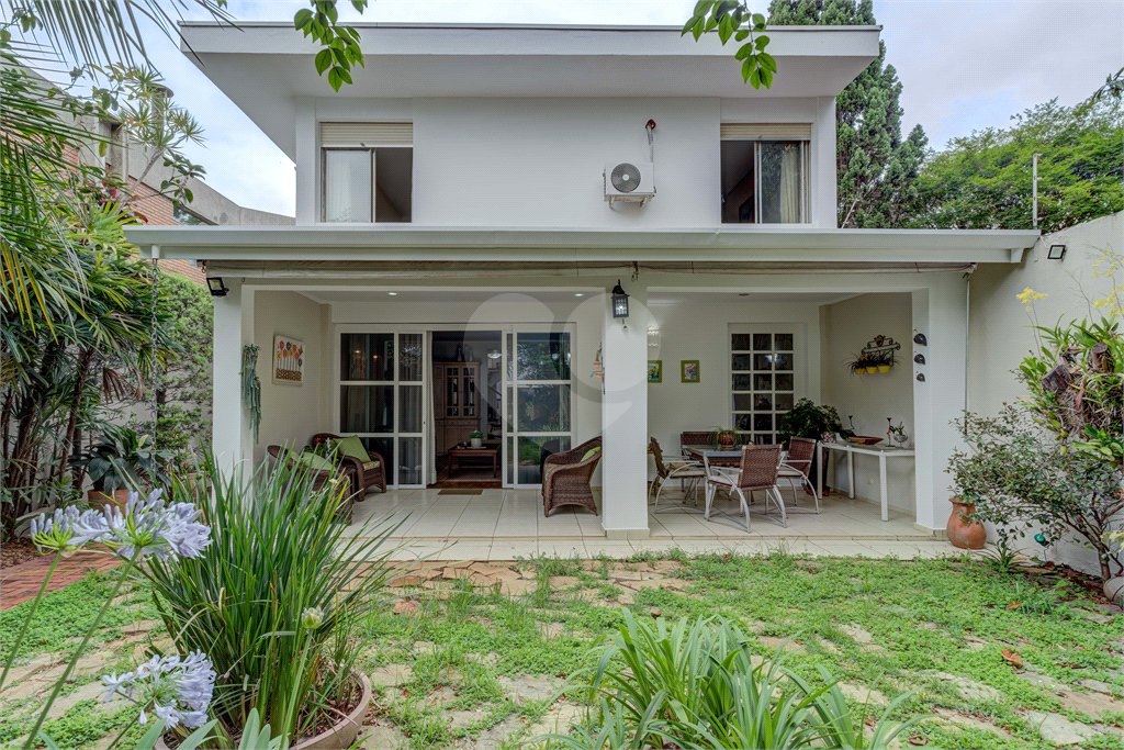Casa à venda ou para alugar com 4 quartos, sendo 2 suítes, em Ibirapuera, São Paulo, SP