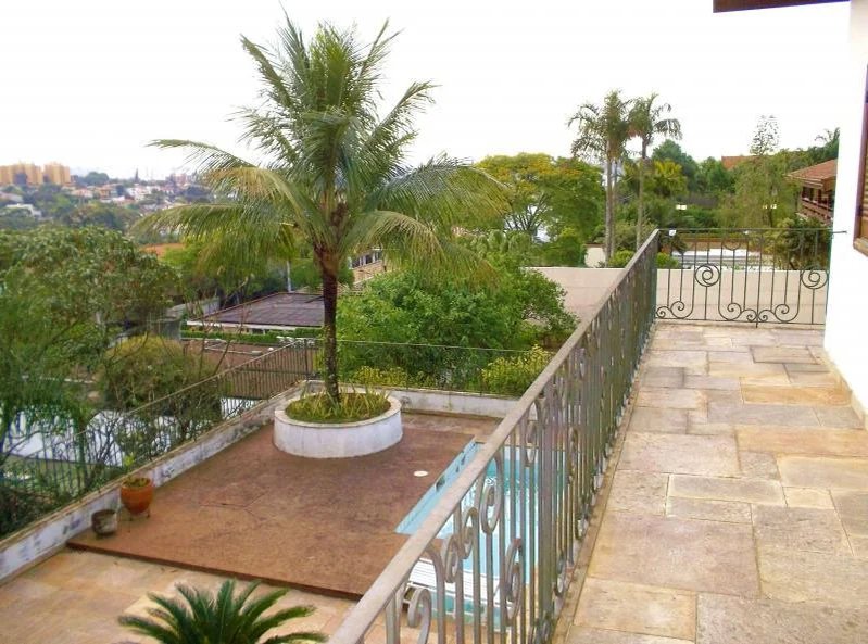 Sobrado à venda com 4 quartos, sendo 2 suítes,  em Jardim Leonor, São Paulo, SP