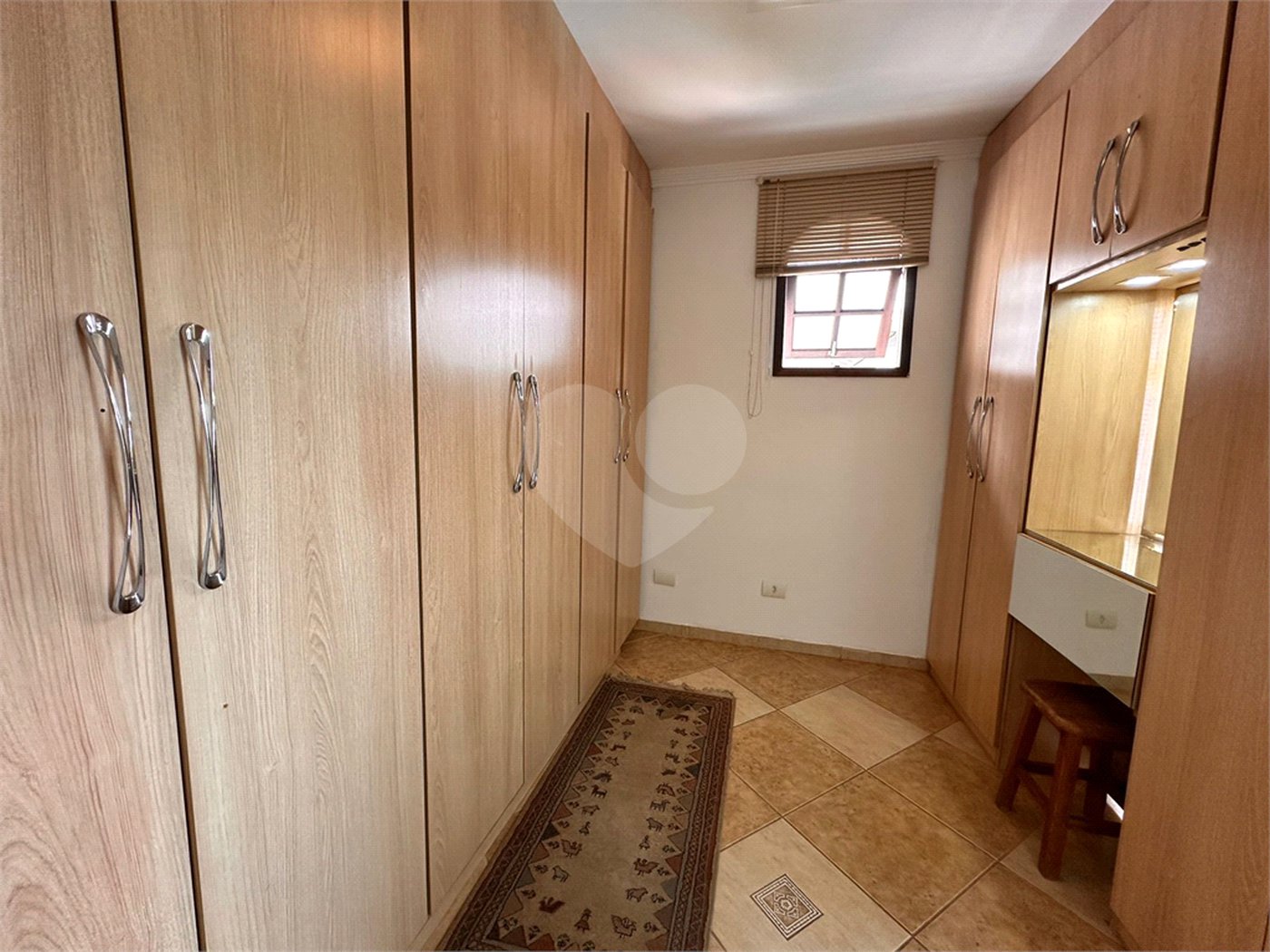 Casa à venda com 5 quartos, sendo 3 suítes, no condomínio Jd Itatinga, São Paulo - SP