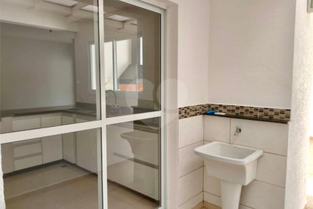Casa à venda com 3 quartos, sendo 1 suíte, no condomínio Residencial Rio Preto Village, Atibaia - SP
