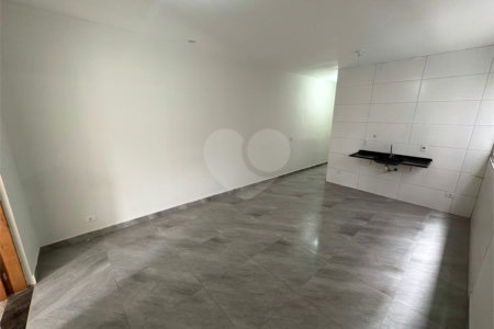 Casa à venda com 3 quartos, sendo 1 suíte, no condomínio Felipe Camarao, Poá - SP