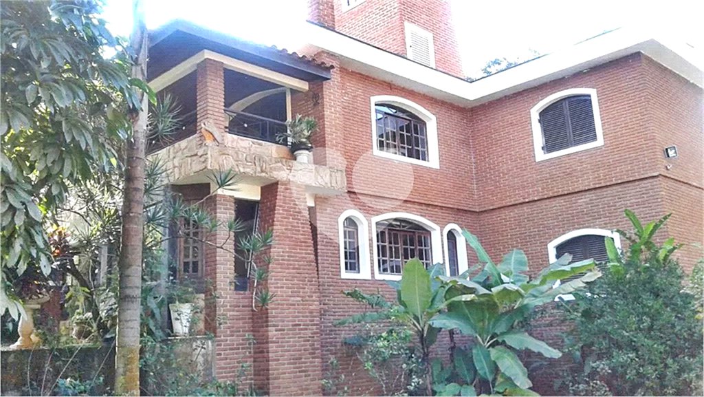 Casa à venda com 4 quartos, sendo 1 suíte, no condomínio Associação Reserva das Hortênsias, Mairiporã - SP