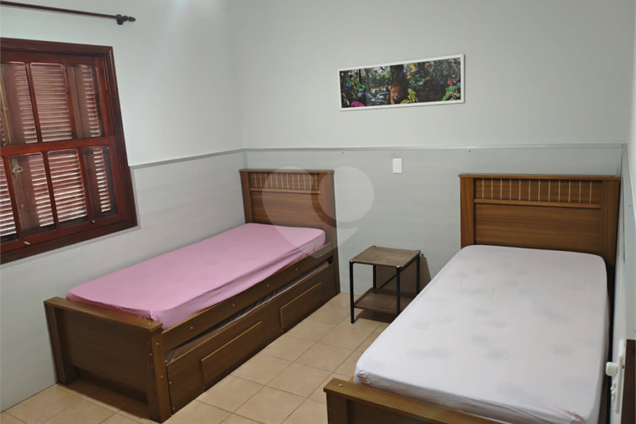Casa à venda com 4 quartos, sendo 2 suítes,  em Country Residencial Felix, Bom Jesus dos Perdões, SP