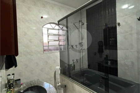 Casa à venda com 3 quartos, sendo 1 suíte,  em Vila Nivi, São Paulo, SP