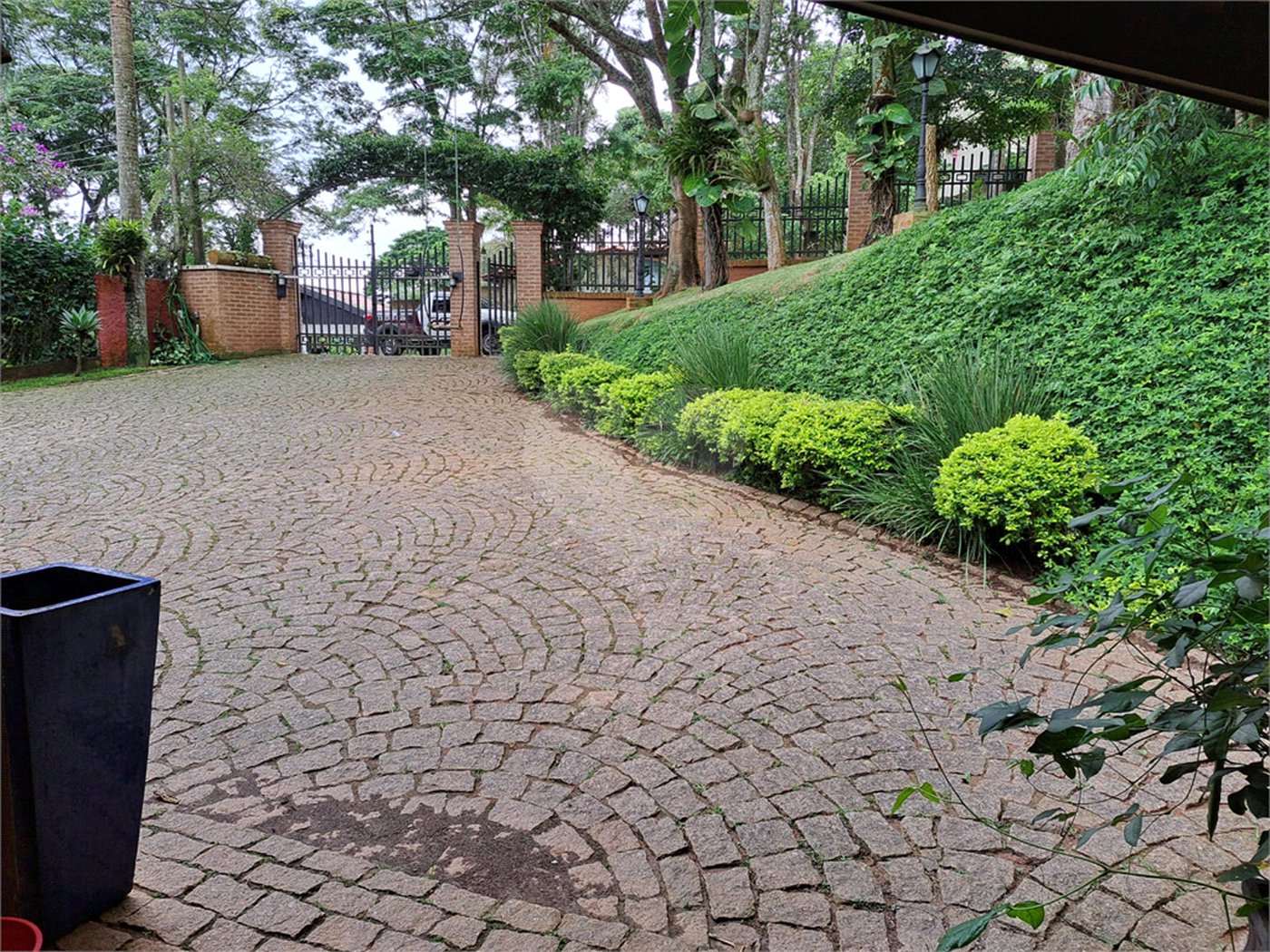 Casa à venda ou para alugar com 3 quartos, sendo 1 suíte,  no condomínio Parque Petrópolis 4 Secção, Mairiporã - SP