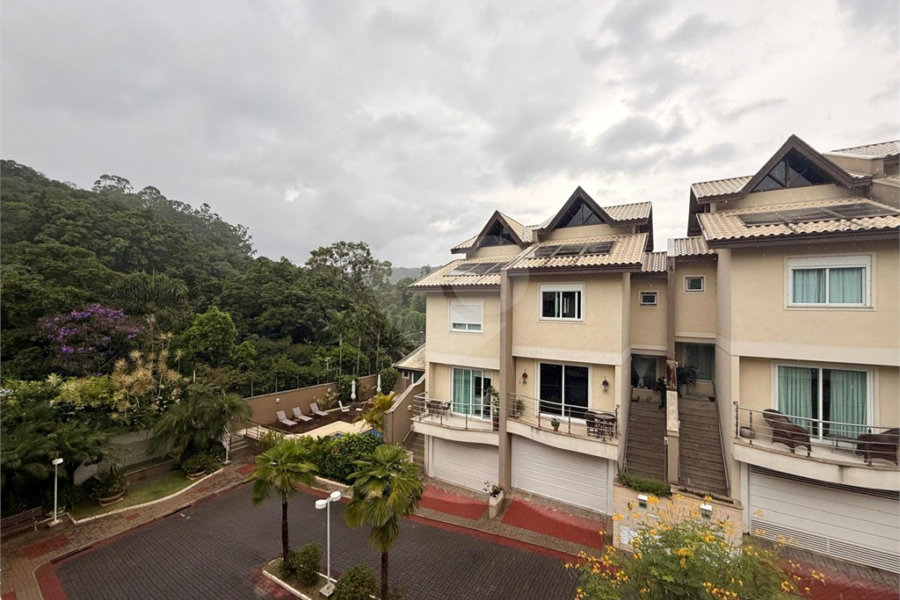 Casa à venda com 4 quartos, sendo 2 suítes, no condomínio Florada da Serra, São Paulo - SP