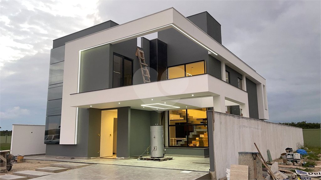 Casa em condomínio à venda com 4 quartos, sendo 1 suíte, em Ogiva, Cabo Frio, RJ