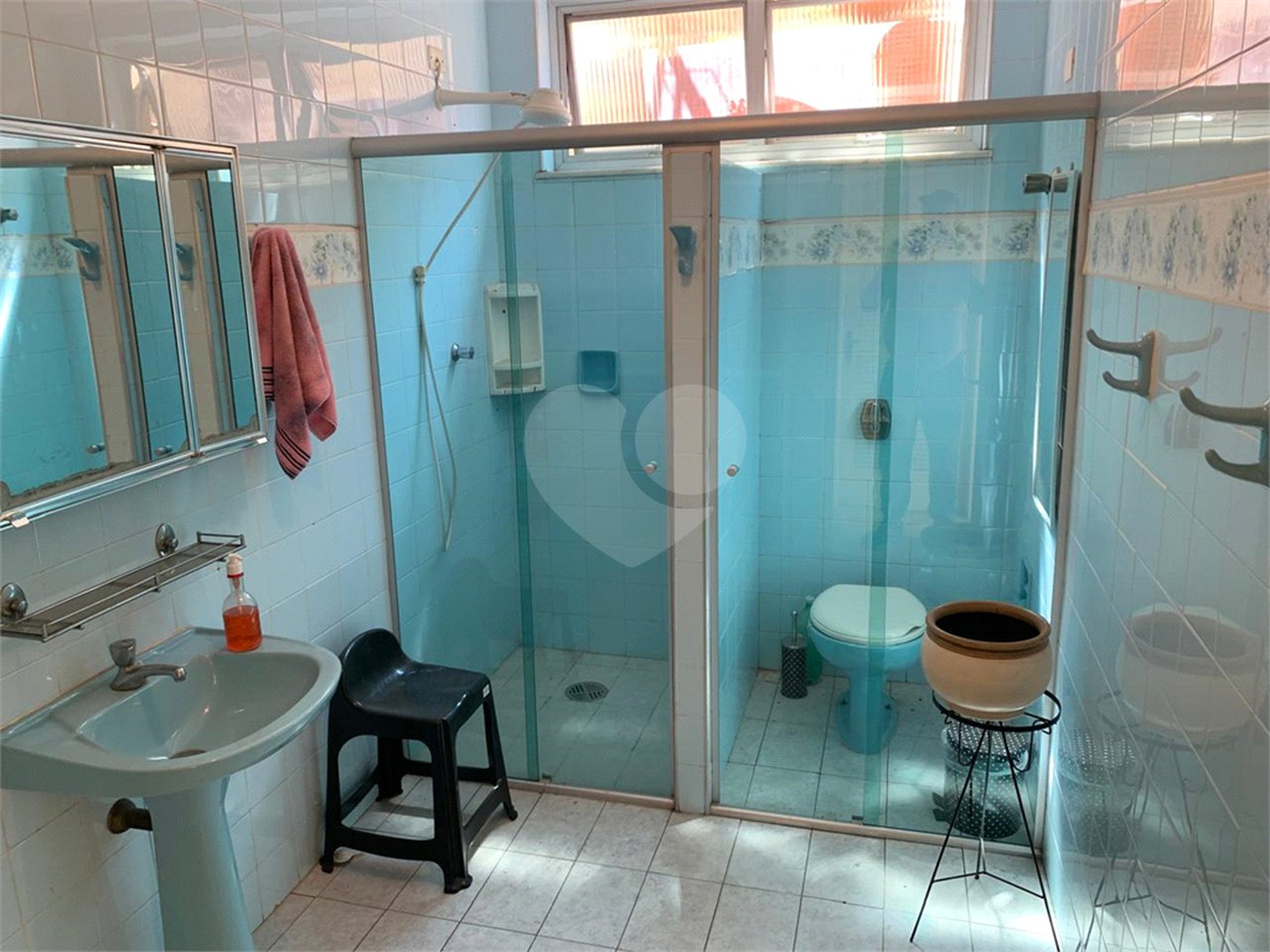 Casa à venda com 4 quartos, sendo 2 suítes, em Vila São Francisco, São Paulo, SP