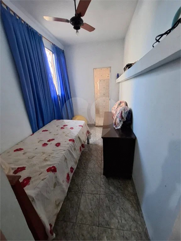 Ó TIMO CASA COM 3 QUARTOS E TERRAÇO EM CONTOMINIO FECHADO
