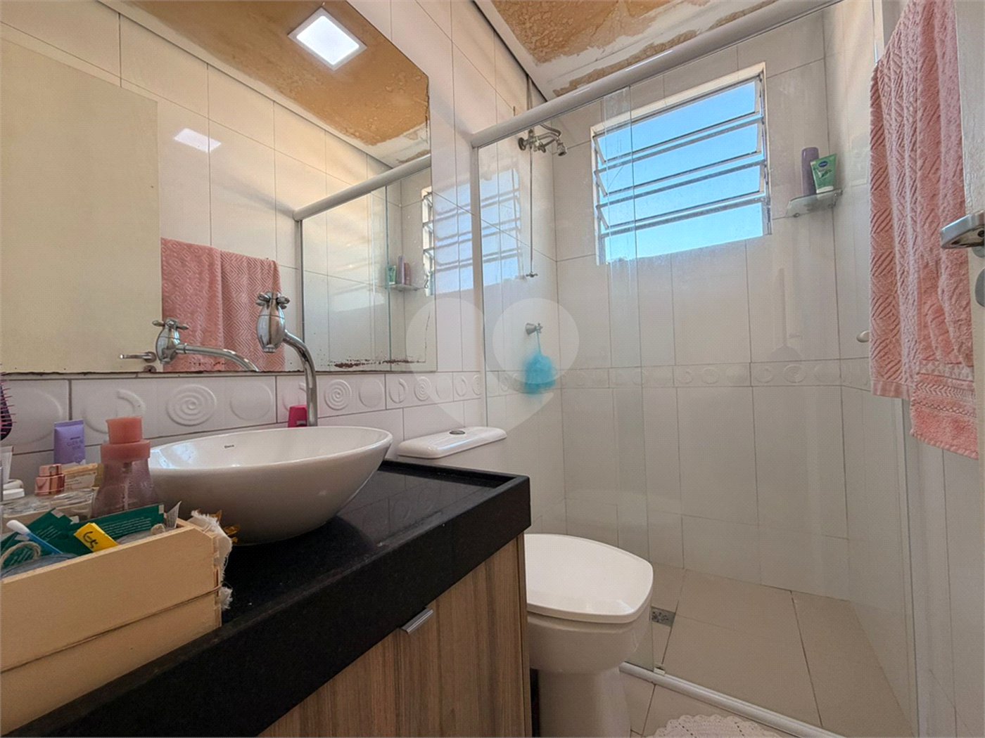Casa à venda com 3 quartos, sendo 1 suíte, no condomínio Village Sarriá, Sorocaba - SP