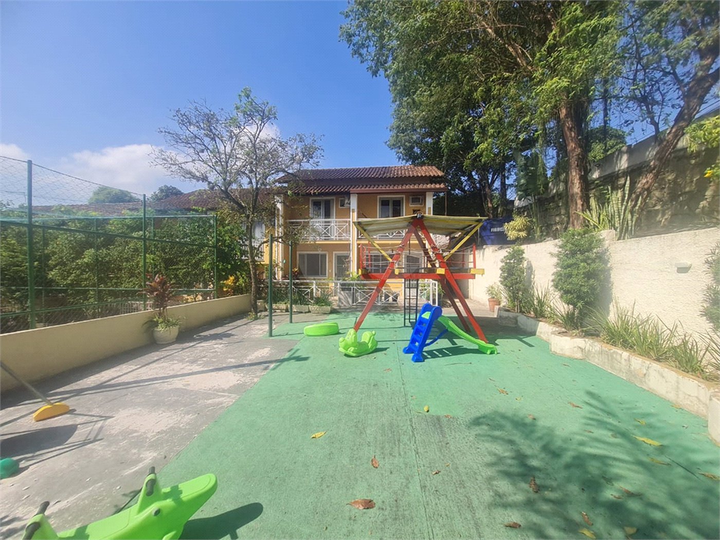 Casa à venda com 2 quartos no condomínio Athenas, Rio de Janeiro - RJ