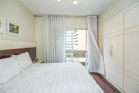 Apartamento à venda com 3 quartos, sendo 1 suíte,  em Moema, São Paulo, SP