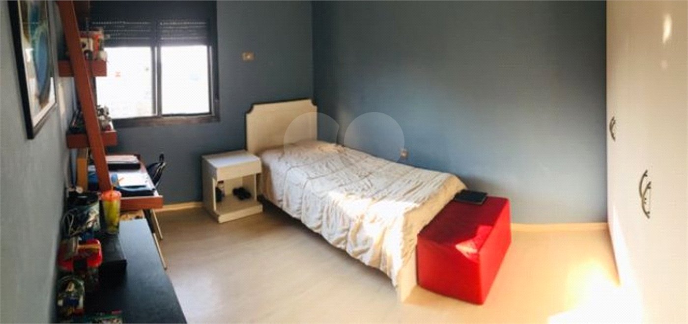 Apartamento à venda com 4 quartos, sendo 2 suítes,  em Aclimação, São Paulo, SP