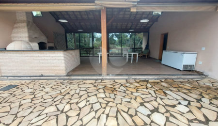 Casa à venda com 4 quartos, sendo 1 suíte, no condomínio Marf II, Bom Jesus dos Perdões - SP
